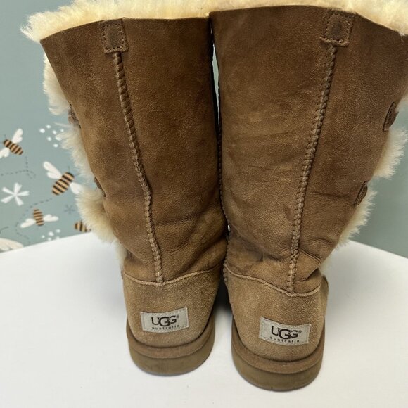 Uggs Women's Boots Size 6 Bailey Triplet 3 Button Sherling Style Chestnut - Picture 6 of 10
